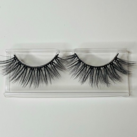 Bougie Bitch lash - Picture 2 of 5